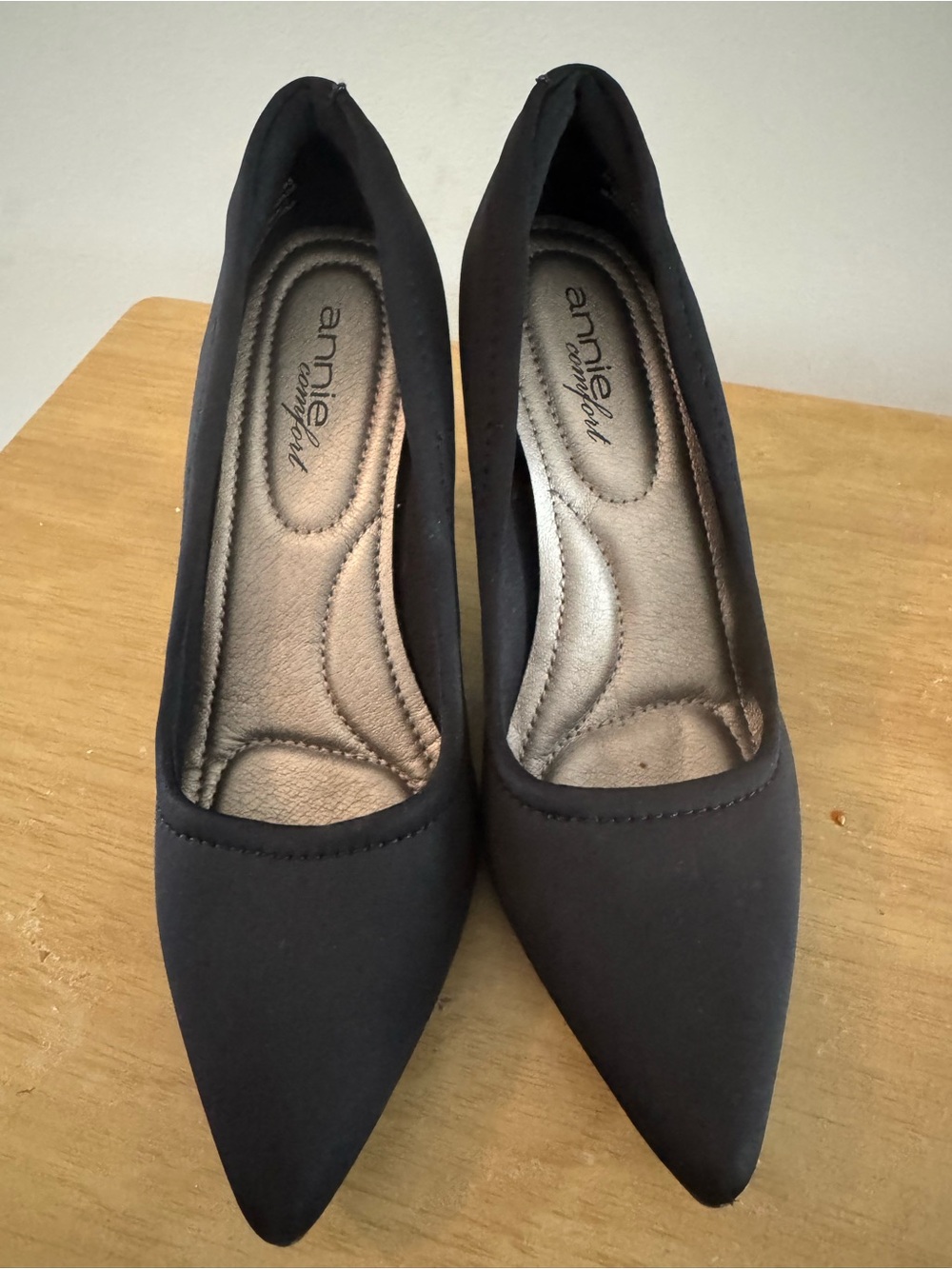 Annie Black Pointed-Toe Heels